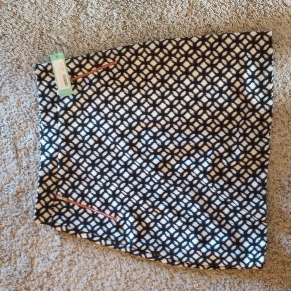 Le Lis NWT black and white skirt size M from Stitch Fix